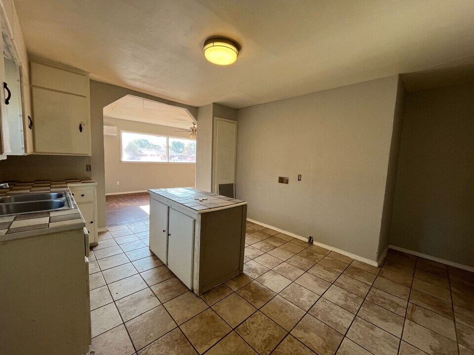 2112 Avenue O-Unit -2112 Ave O - A in Lubbock, TX - Building Photo