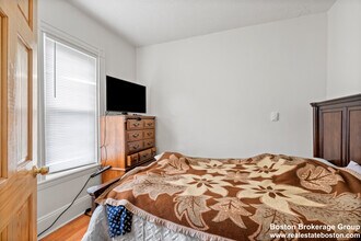 78 Hillside St, Unit 2 in Boston, MA - Foto de edificio - Building Photo