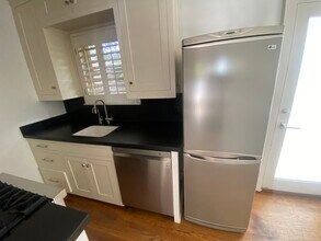 2958 Exposition Blvd, Unit #1 in Santa Monica, CA - Building Photo - Building Photo