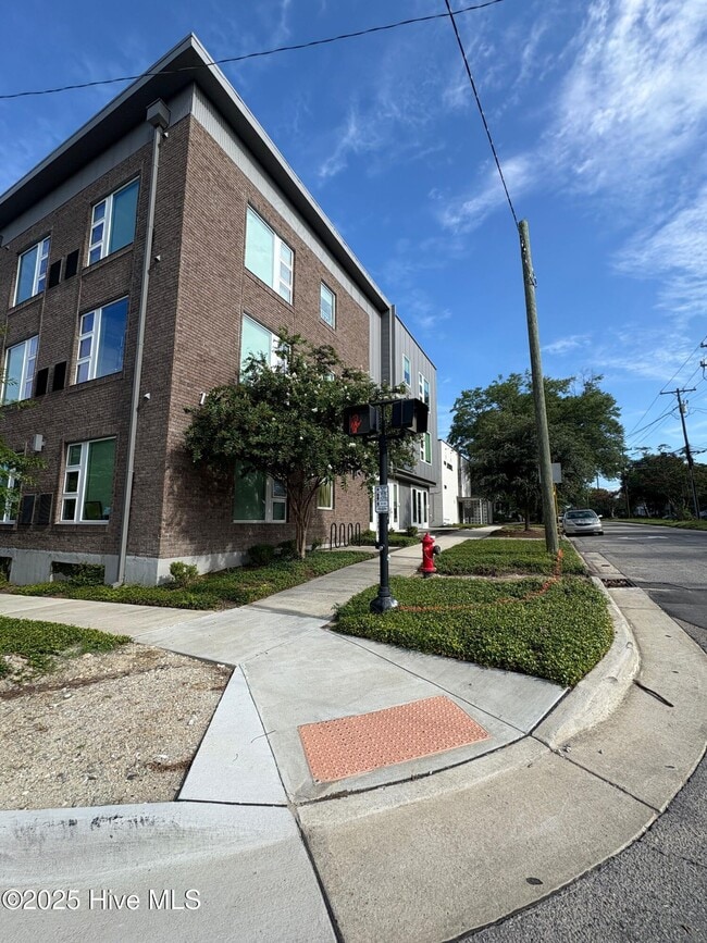 property at 724 S 5th Ave