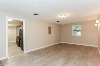 7317 Sharbeth Dr S in Jacksonville, FL - Building Photo - Building Photo