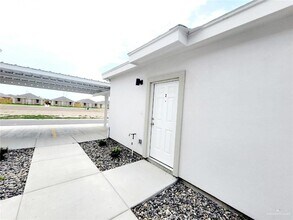 5805 Swallow Ave, Unit 2 in Palmhurst, TX - Building Photo - Building Photo