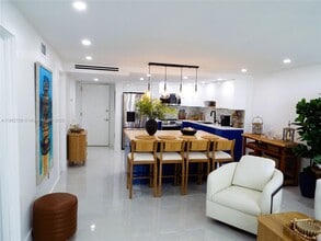 5701 Collins Ave in Miami Beach, FL - Building Photo - Building Photo