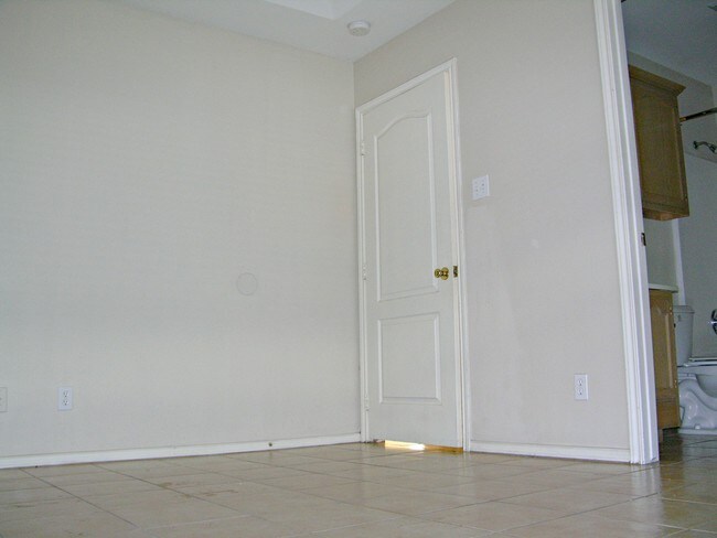 601-613 La Mancha Dr