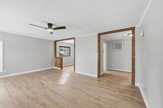 566 E 10th St in Marysville, OH - Building Photo - Building Photo