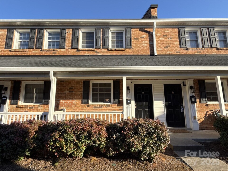 1344 Green Oaks Ln in Charlotte, NC - Building Photo