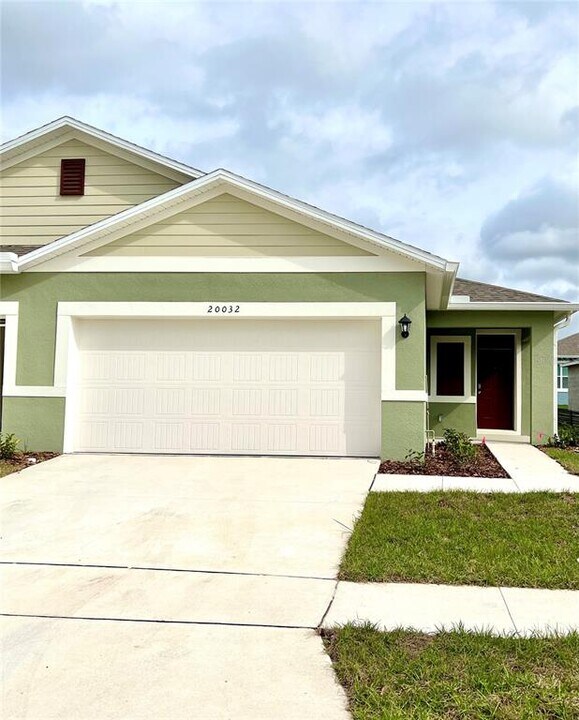 20032 Royal Tern Ct in Leesburg, FL - Building Photo