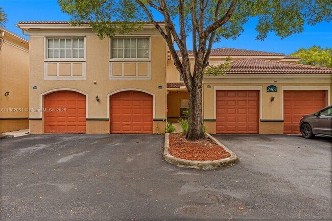 2464 Centergate Dr in Miramar, FL - Building Photo - Building Photo