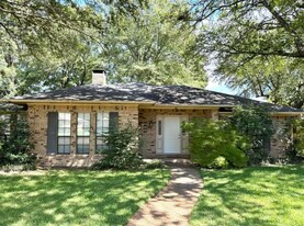 42 Lanshire Dr in Texarkana, TX - Building Photo