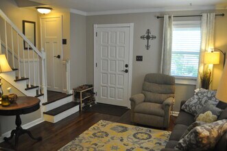 107 S Iris St in Alexandria, VA - Building Photo - Building Photo