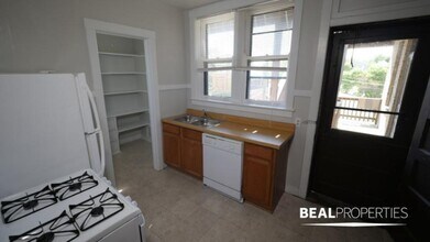 1121 W Oakdale Ave in Chicago, IL - Building Photo - Building Photo