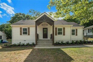 2539 Glendale Cir SE in Smyrna, GA - Building Photo