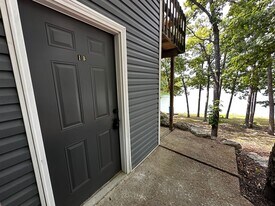 316 Scarsdale Cir in Lake Ozark, MO - Building Photo