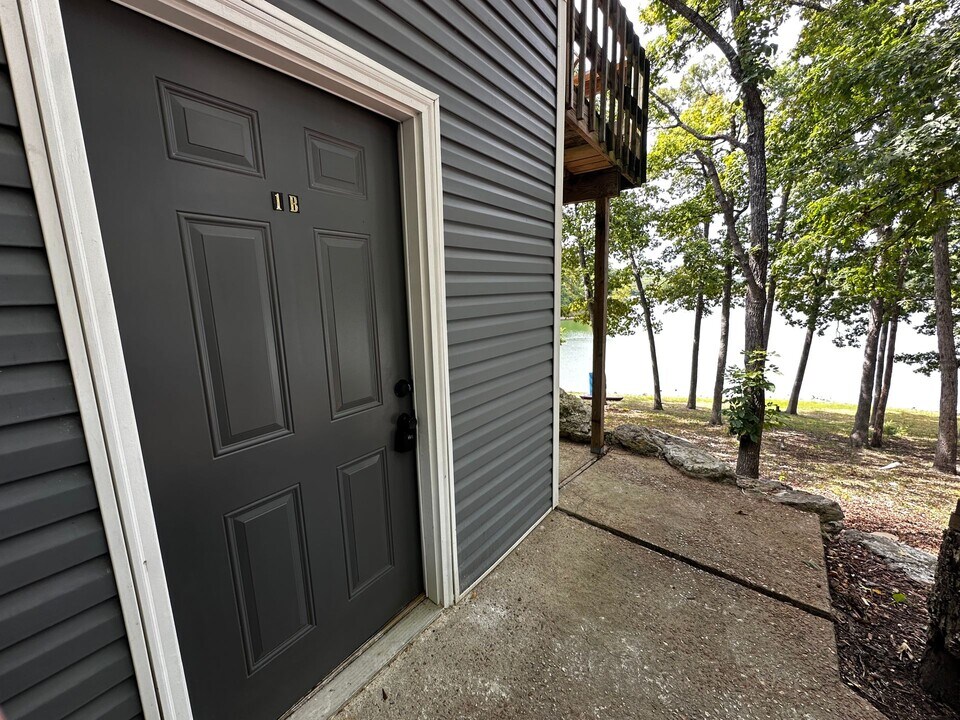 316 Scarsdale Cir in Lake Ozark, MO - Building Photo