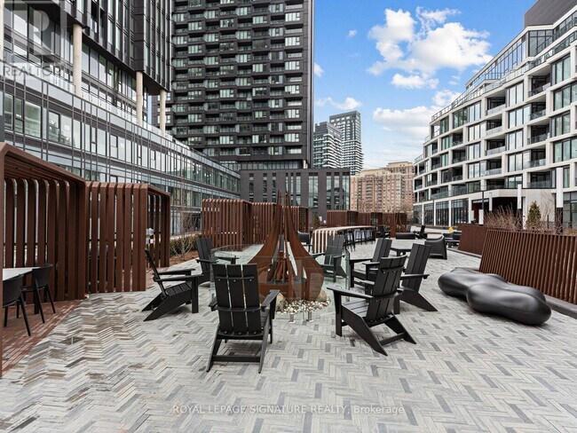 5 Quarrington Ln in Toronto, ON - Building Photo - Building Photo