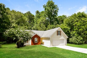 3121 Autumn Woods Dr in Loganville, GA - Building Photo - Building Photo