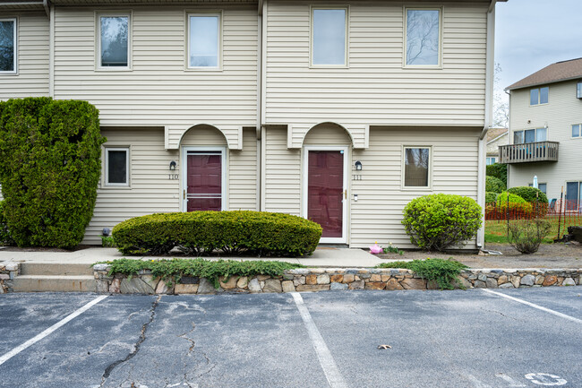 High Ridge Condominiums in Cranston, RI - Building Photo - Building Photo