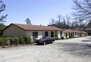 Chimneys Bullet 8 Apartments