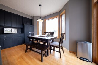 7122 Harrison Hill Trail in Chanhassen, MN - Building Photo - Building Photo