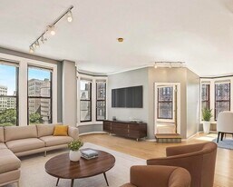 108 W Wells St in Milwaukee, WI - Building Photo