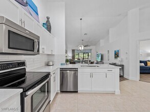 5257 Whitten Dr in Naples, FL - Foto de edificio - Building Photo