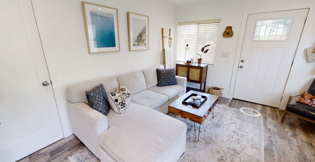 1133 Manzanita St, Unit 1133