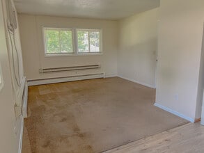 8813 18th Avenue South, Unit 4 in Bloomington, MN - Building Photo - Building Photo