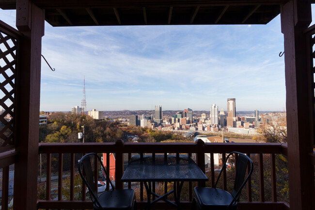 19 Bailey Ave, Unit 19 in Pittsburgh, PA - Foto de edificio - Building Photo