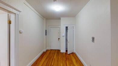 1800 Commonwealth Ave, Unit 8 in Boston, MA - Foto de edificio - Building Photo