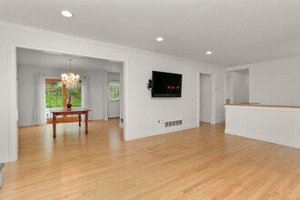 310 Main St in Westport, CT - Building Photo - Building Photo