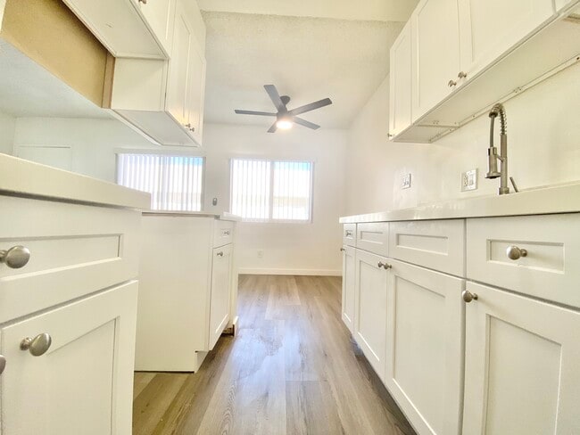 21 Thornton Ave in Los Angeles, CA - Building Photo - Building Photo