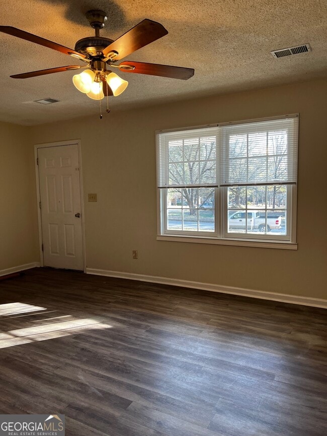 420 N Elizabeth Ln in Griffin, GA - Building Photo - Building Photo