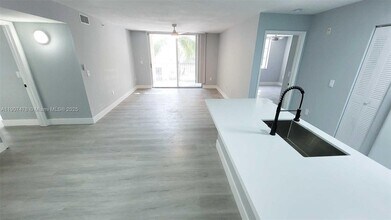 12124 St.Andrews Pl in Miramar, FL - Foto de edificio - Building Photo