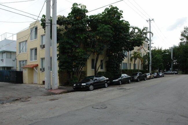 1361 Meridian Ave in Miami Beach, FL - Foto de edificio - Building Photo