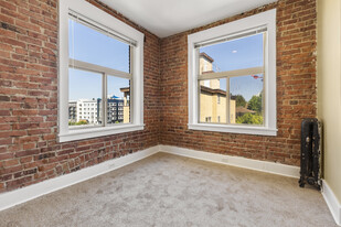 Manchester Arms in Seattle, WA - Building Photo