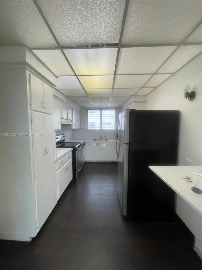 10178 Collins Ave in Miami Beach, FL - Building Photo - Building Photo