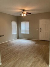 8933 Famous Alcove Ct in Las Vegas, NV - Foto de edificio - Building Photo