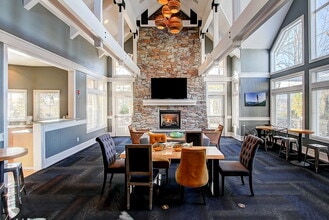 Pinnacle on Lake Washington in Renton, WA - Foto de edificio - Building Photo