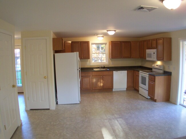 4 Jessica Ln-Unit -4a in Hudson, NH - Building Photo - Building Photo