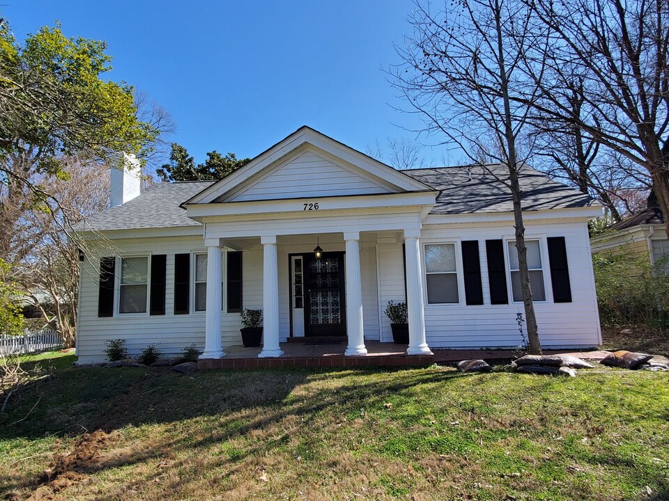 726 N Trezevant St in Memphis, TN - Foto de edificio