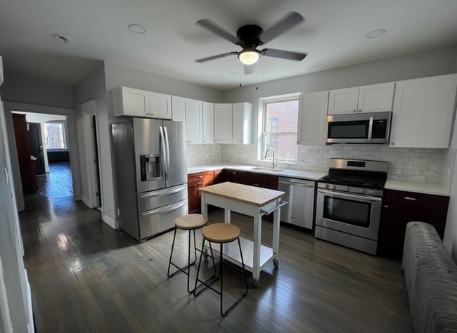736 N Homan Ave, Unit 2nd floor