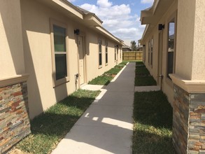 Medical Ridge Apartments - Fourplex in Pharr, TX - Building Photo - Other