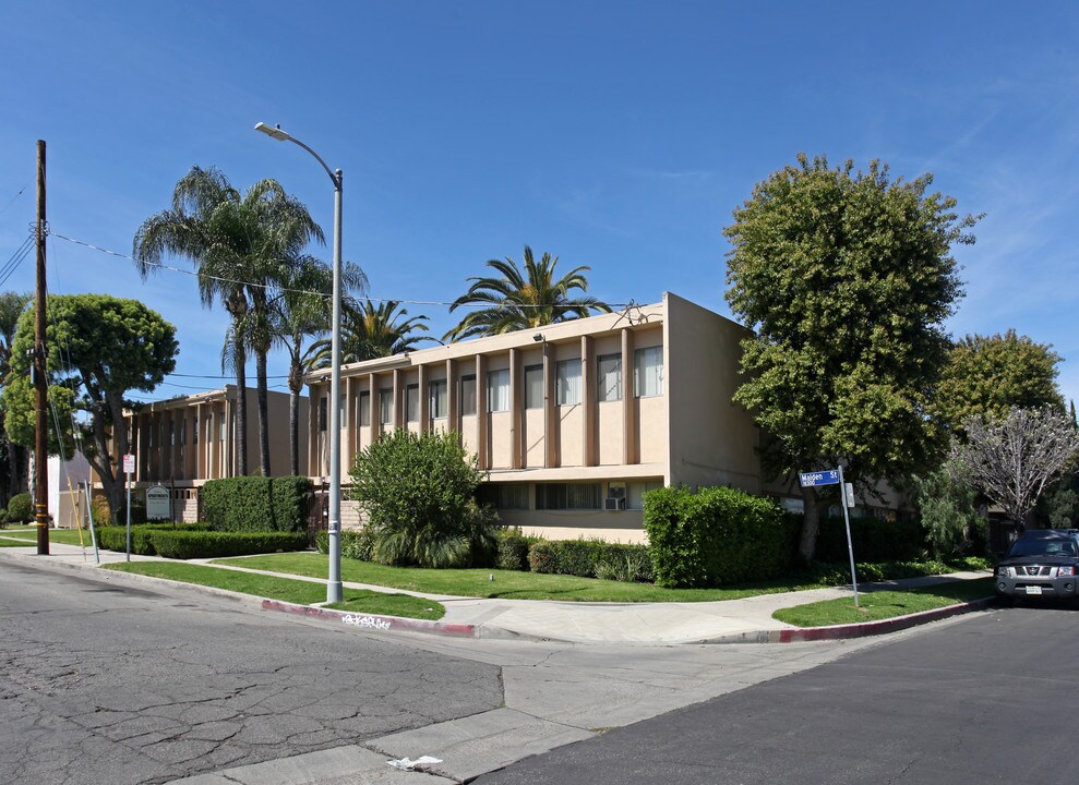 18301-18309 Malden St in Northridge, CA - Building Photo