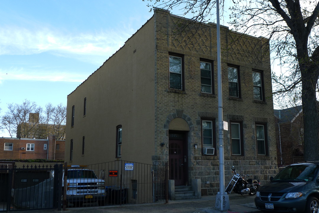 1935 Haviland Ave in Bronx, NY - Building Photo