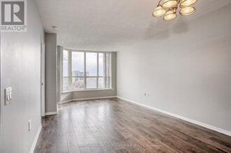 21 Overlea Blvd in Toronto, ON - Building Photo - Building Photo