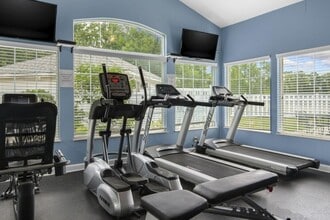 Columbia Woods Apartments in Norton, OH - Foto de edificio - Building Photo