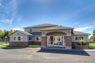 Meadow Wood Apartments in Idaho Falls, ID - Building Photo - Building Photo