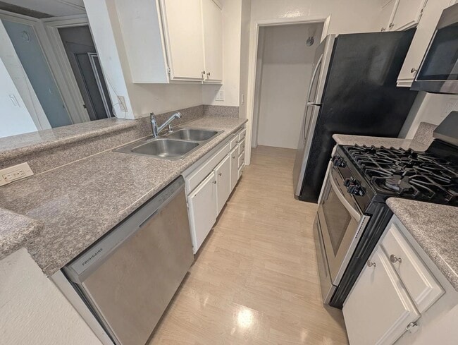 4303 Cedros Ave in Los Angeles, CA - Building Photo - Building Photo