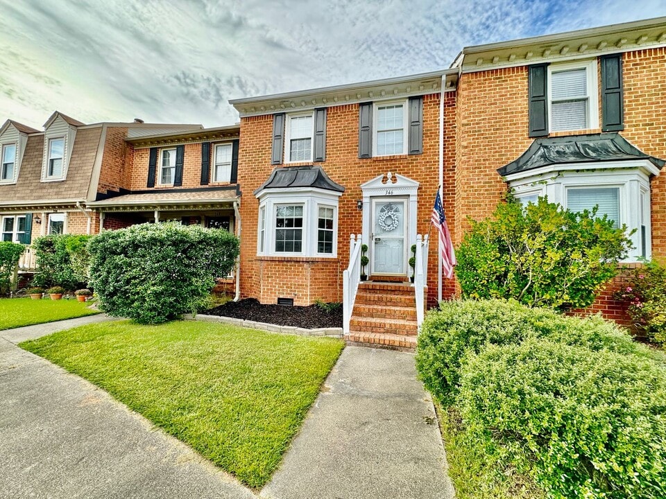 346 San Roman Dr in Chesapeake, VA - Building Photo