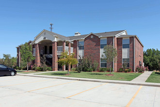 The Links at Mustang Creek in Yukon, OK - Building Photo - Building Photo